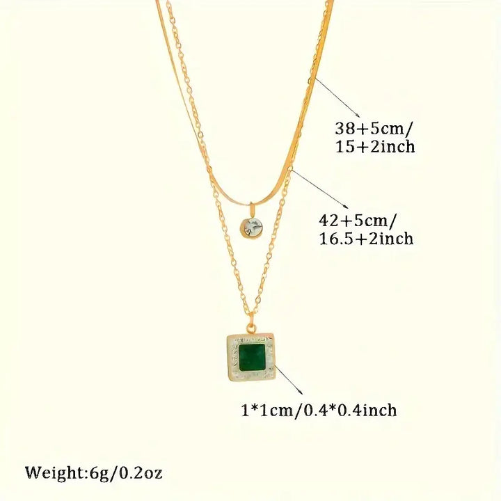 Двуслоен златен necklace с изумруден квадрат и халó