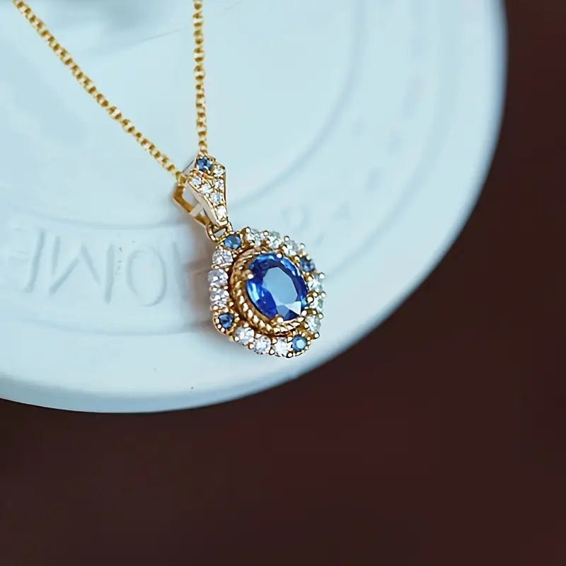 Златен Necklace с овален сапфир и двойно хало