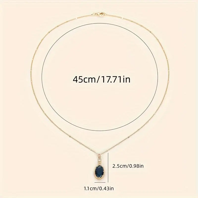 Златен necklace с сапфирено син камък